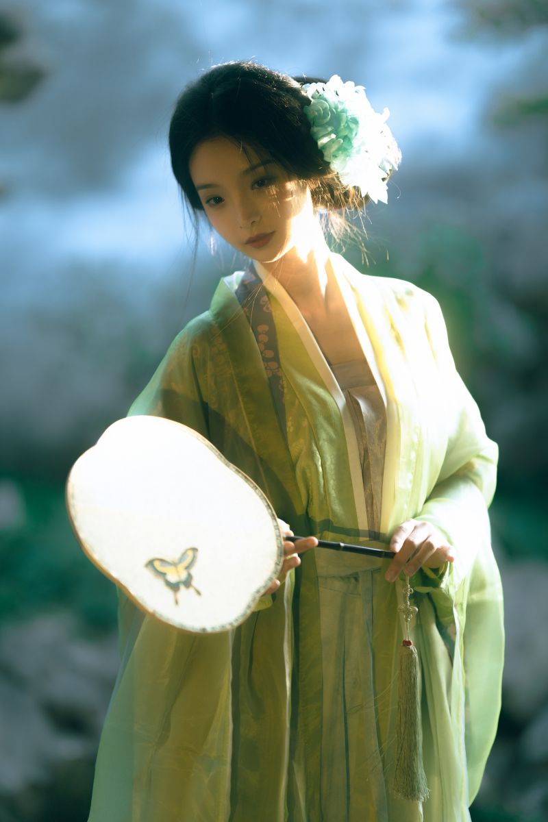 2856-艺图语-2025年05月高清写真作品更新[251期-96G] - 全文